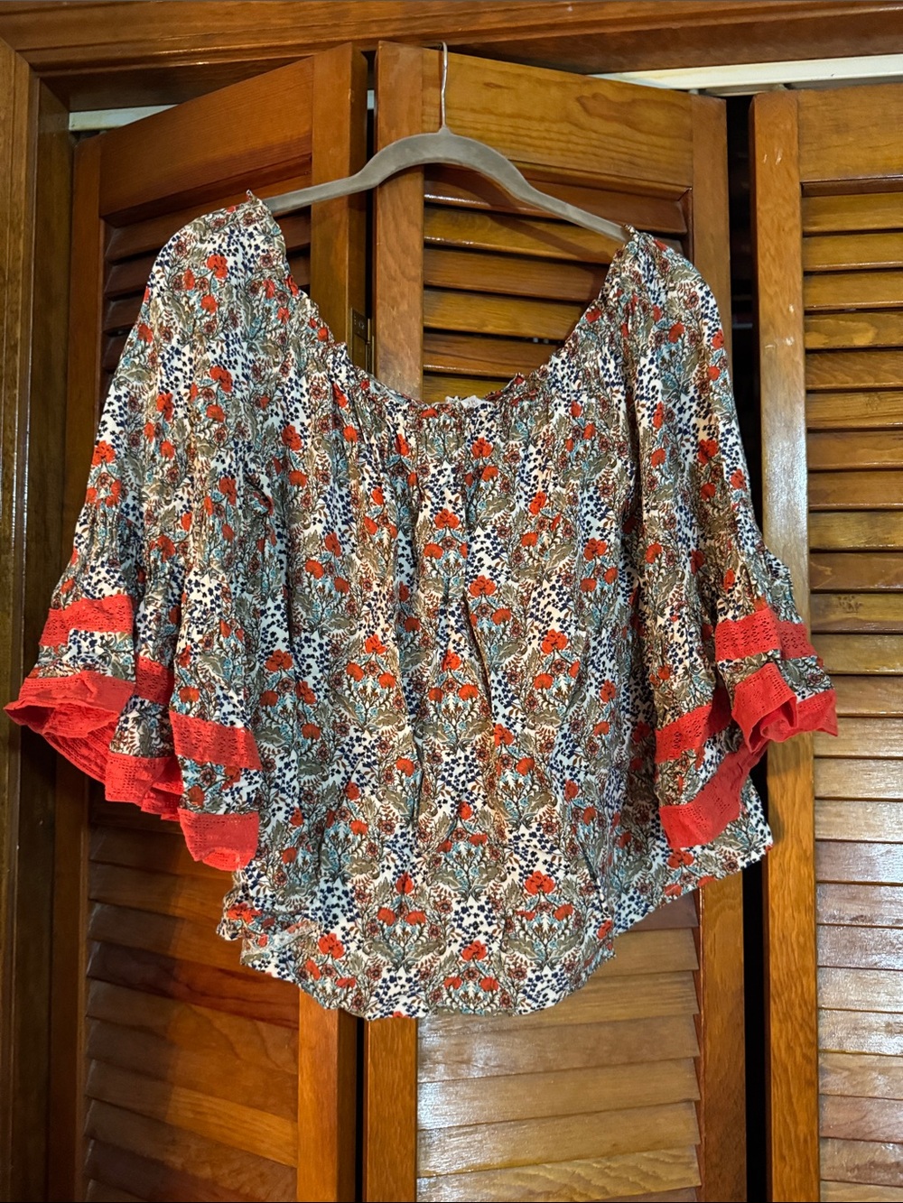 Solitaire Floral Peasant Blouse in Cream and Red